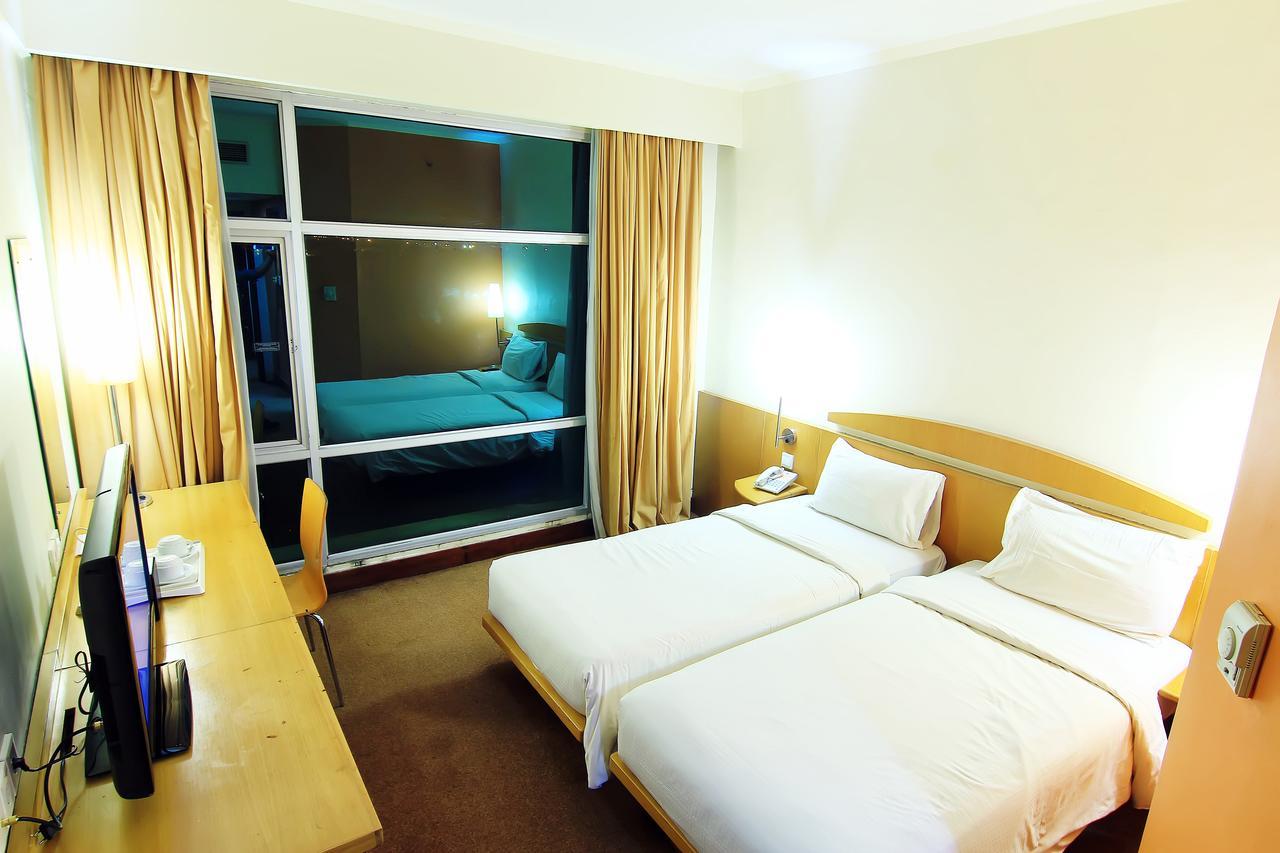 Grand Suka Hotel Pekanbaru Exterior foto
